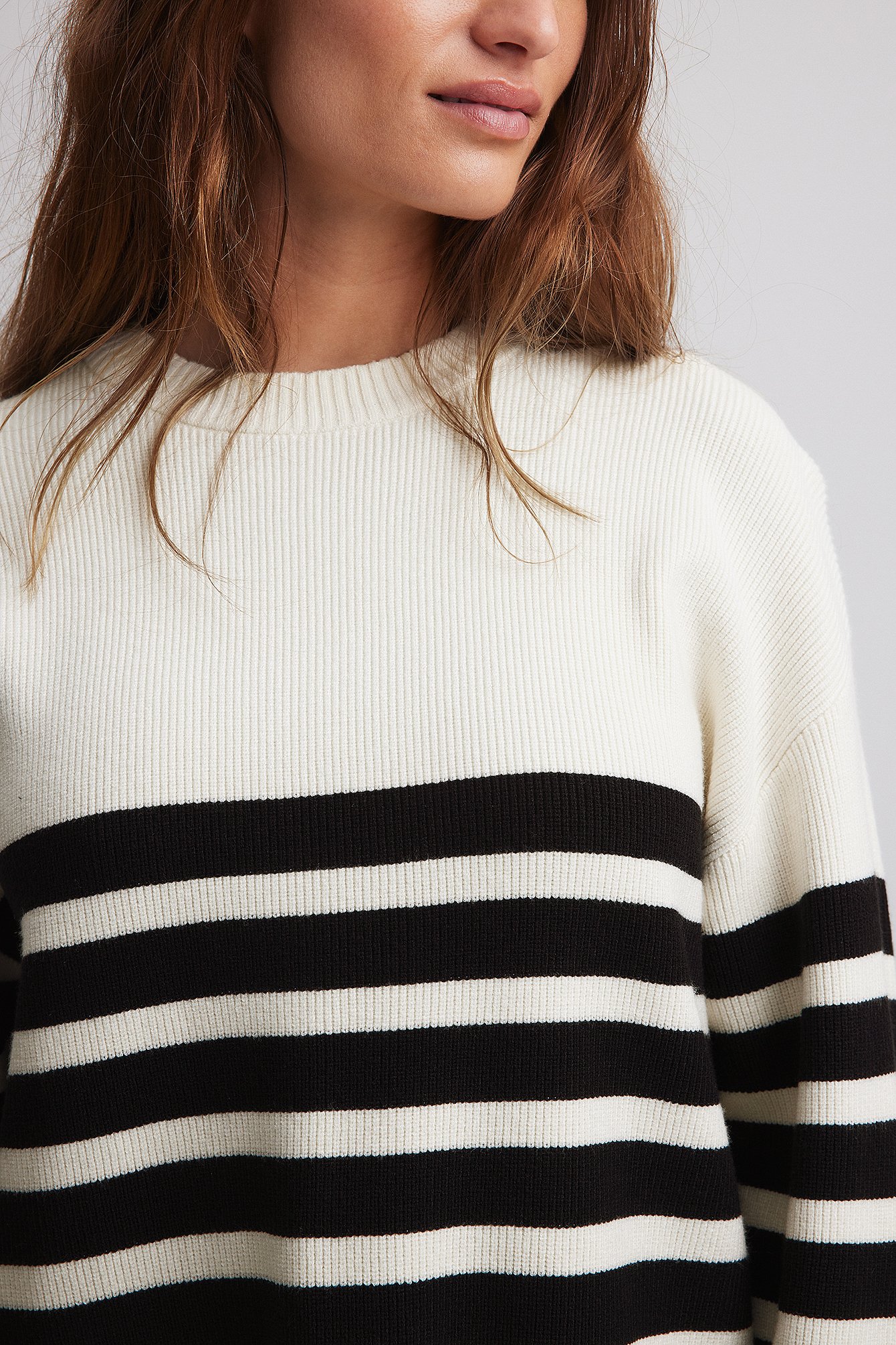 Gestreifter Pullover mit Rundhalsausschnitt