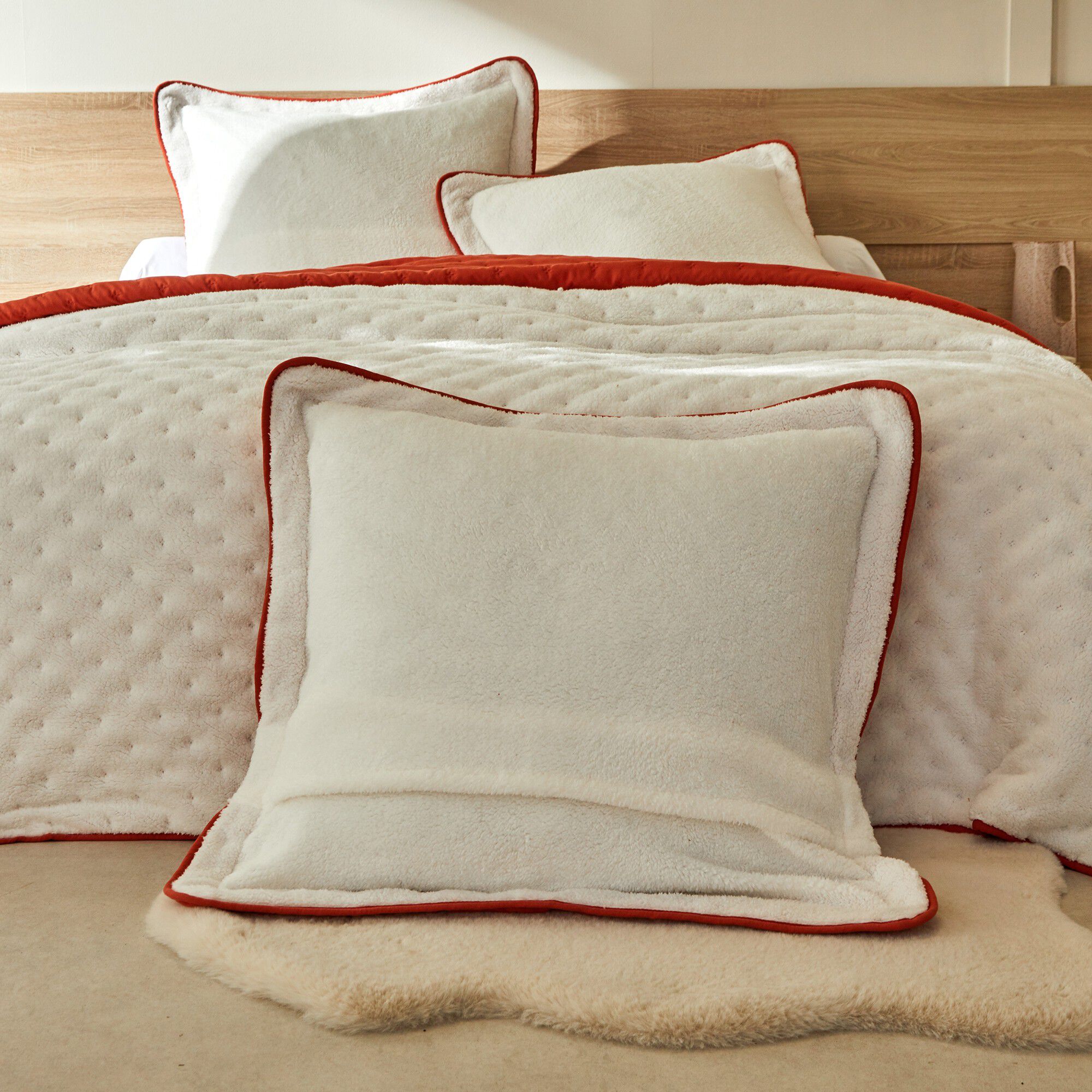 Couvre-lit réversible microfibre matelassée/sherpa