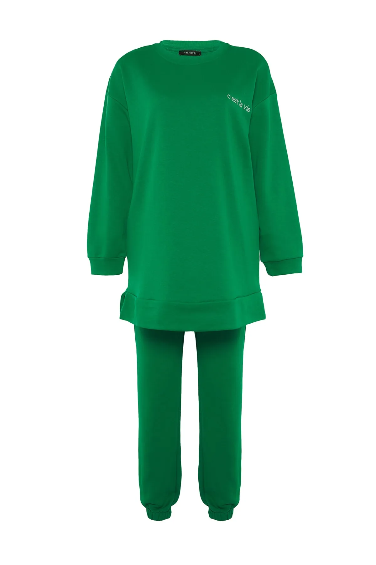 Trendyol Modest  Grünes, besticktes Basic-Strick-Trainingsanzug-Set mit Rundhalsausschnitt TCTAW23EN00001