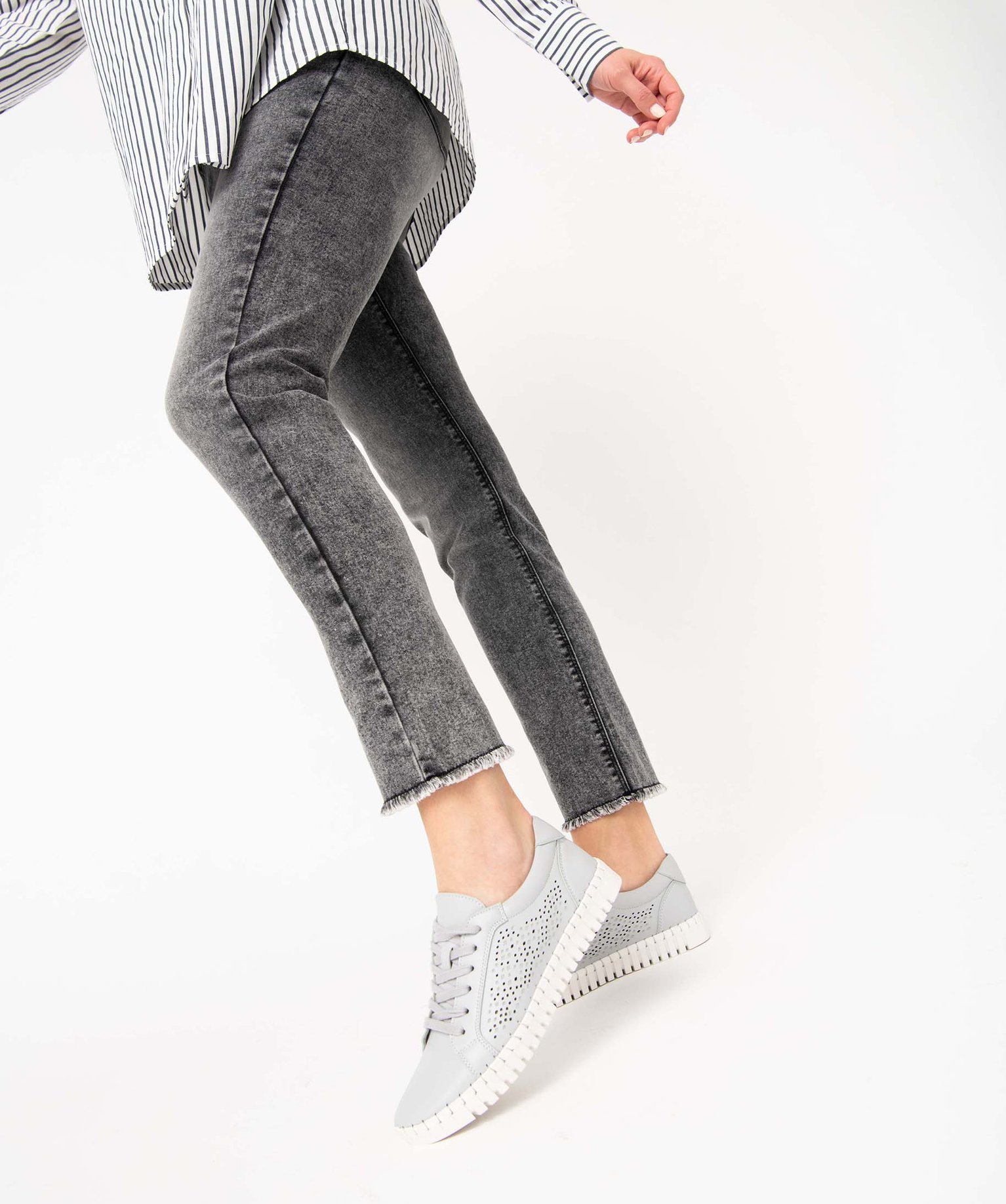 Baskets femme unies à semelle crantée et tige perforée gris | GEMO