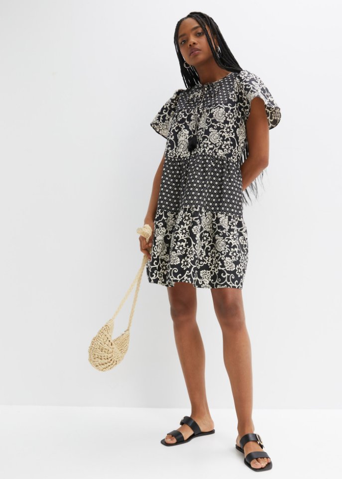 Kleid mit Volant in festem Material