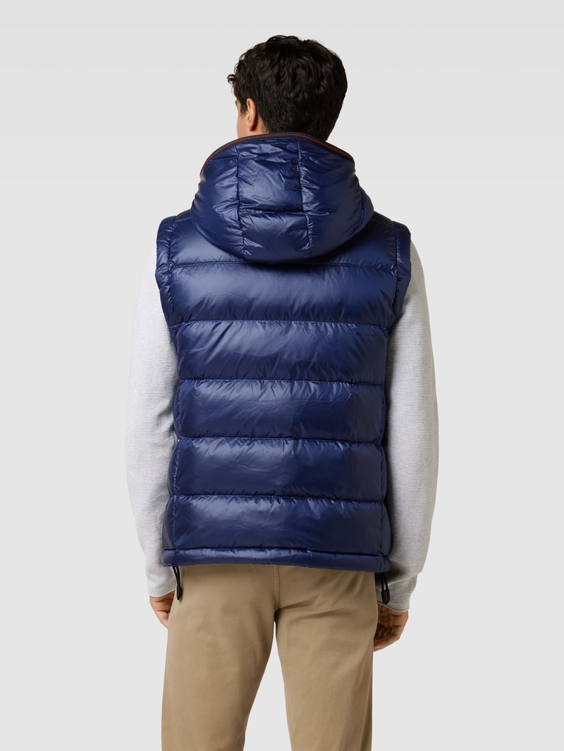 Steppweste mit Label-Applikation Modell 'DONOMA NR 02' in marineblau