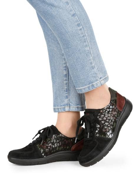 Schnürschuh mit Luftpolsterlaufsohle