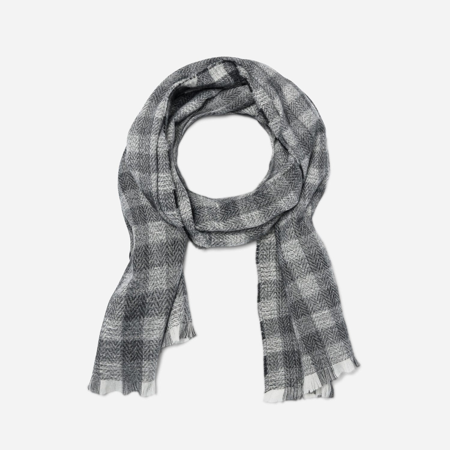 Echarpe gris clair et gris foncé à carreaux