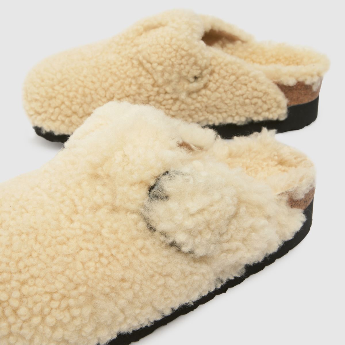 BIRKENSTOCK – Boston – Naturfärgade sandaler med stort spänne i fårskinn