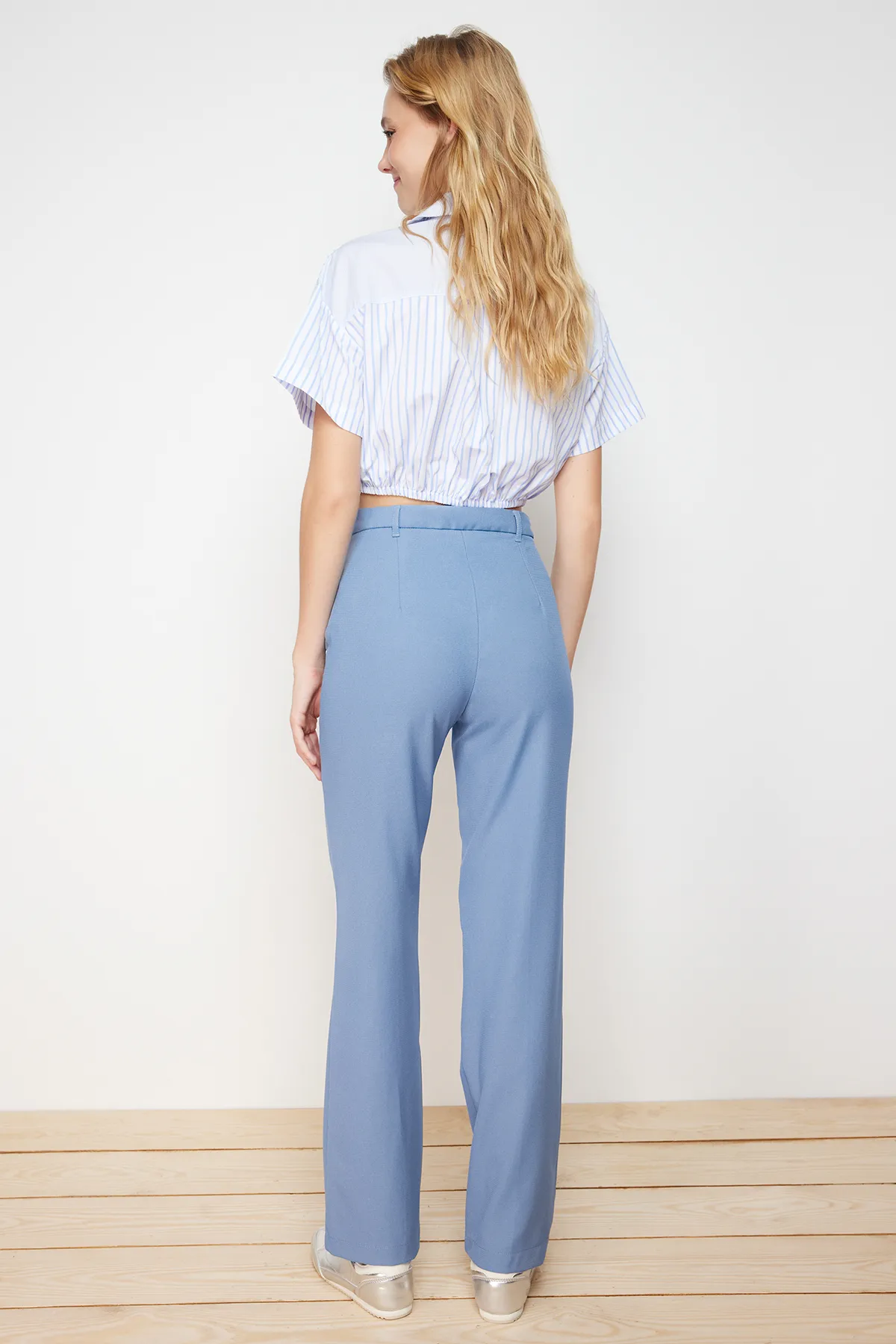 Trendyol Collection  Indigoblaue, gerade/gerade geschnittene, hoch taillierte, gerippte Webhose TWOSS21PL0093