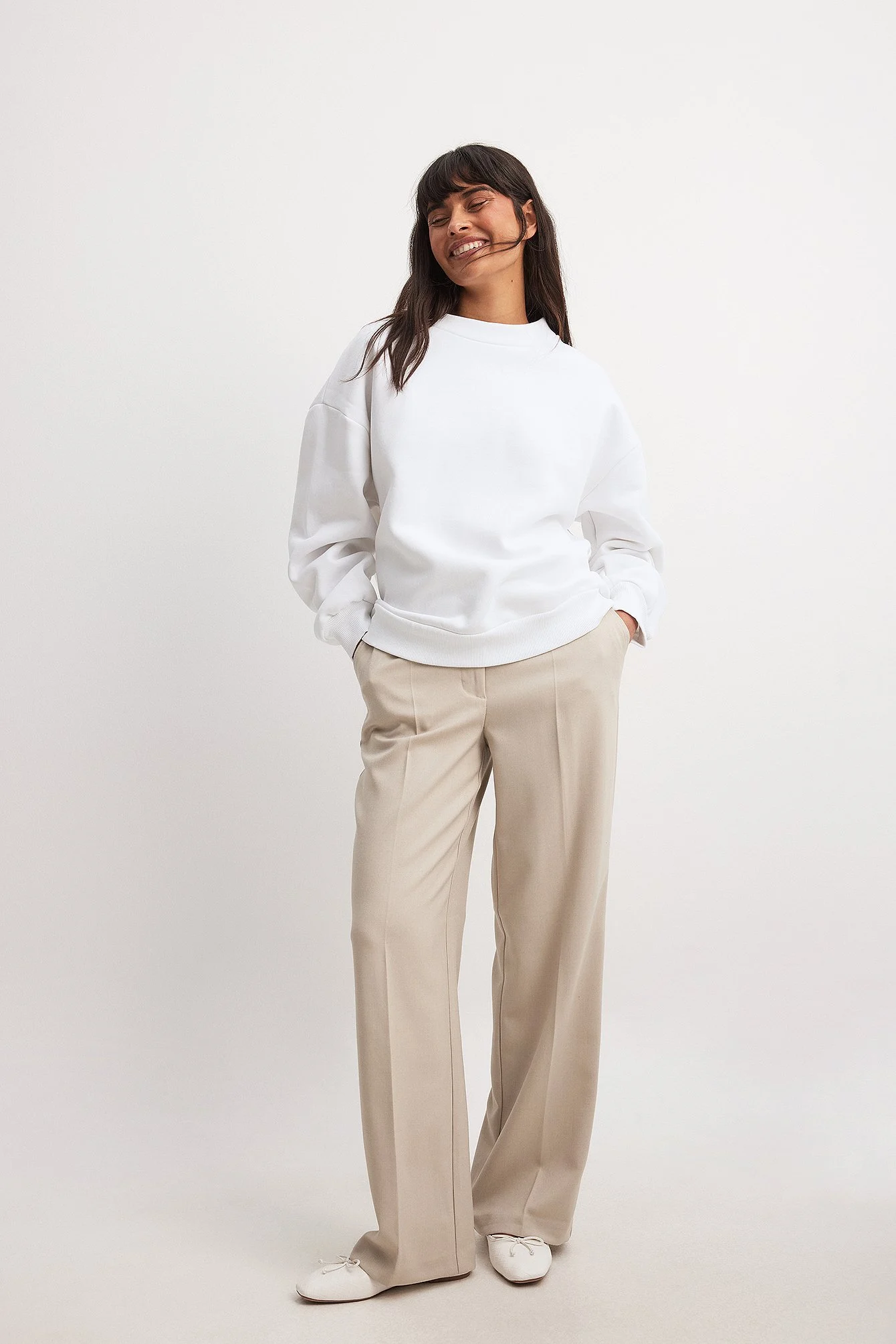 Hochgeschnittener Pullover mit Detail