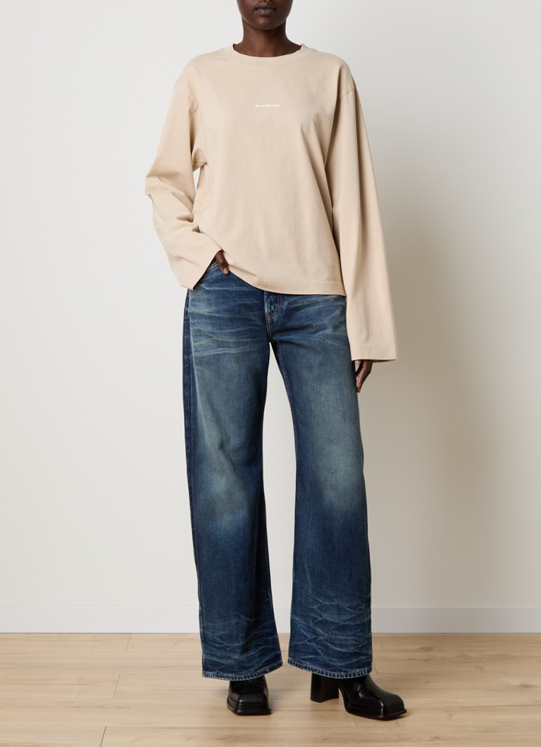 Blugi Acne Studios cu talie înaltă, croială lejeră, de culoare închisă.