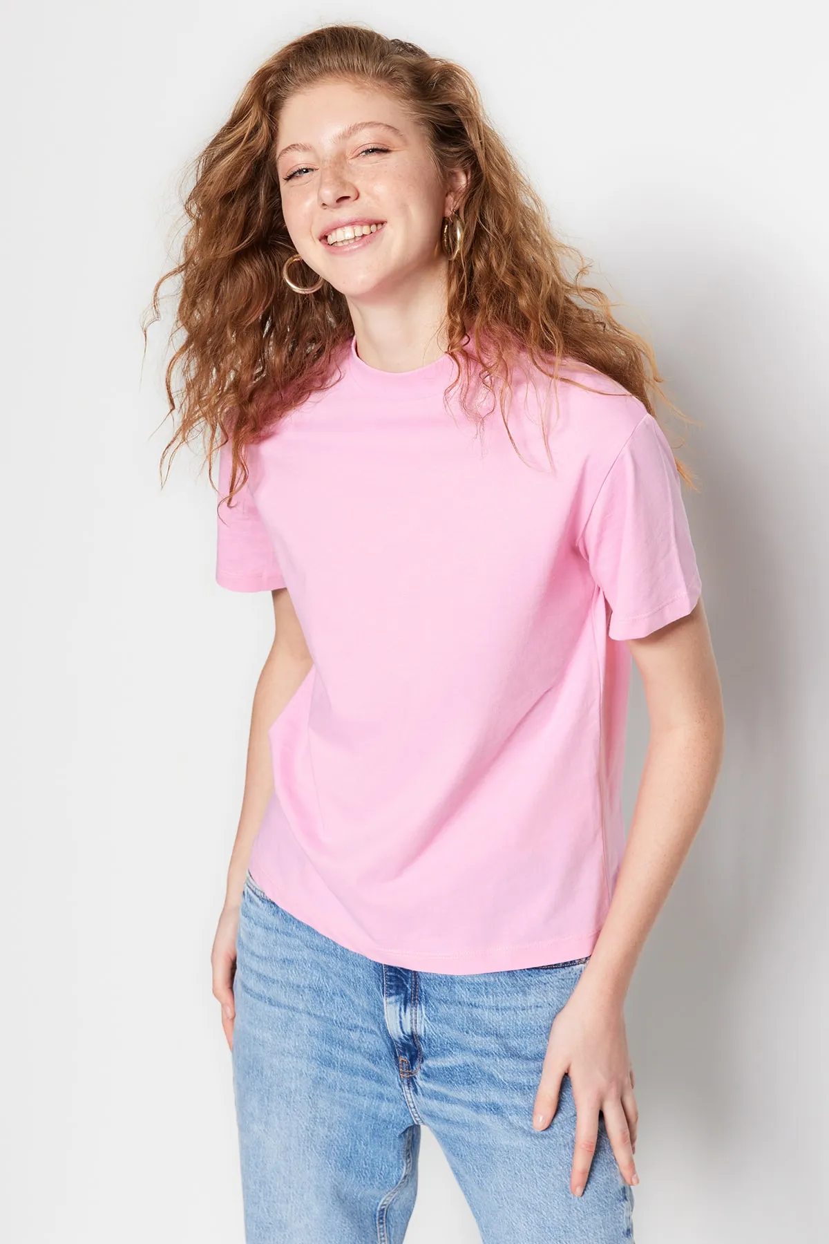 Trendyol Collection  Rosa Basic-Strick-T-Shirt aus 100 % Baumwolle mit Stehkragen TWOAW20TS0096