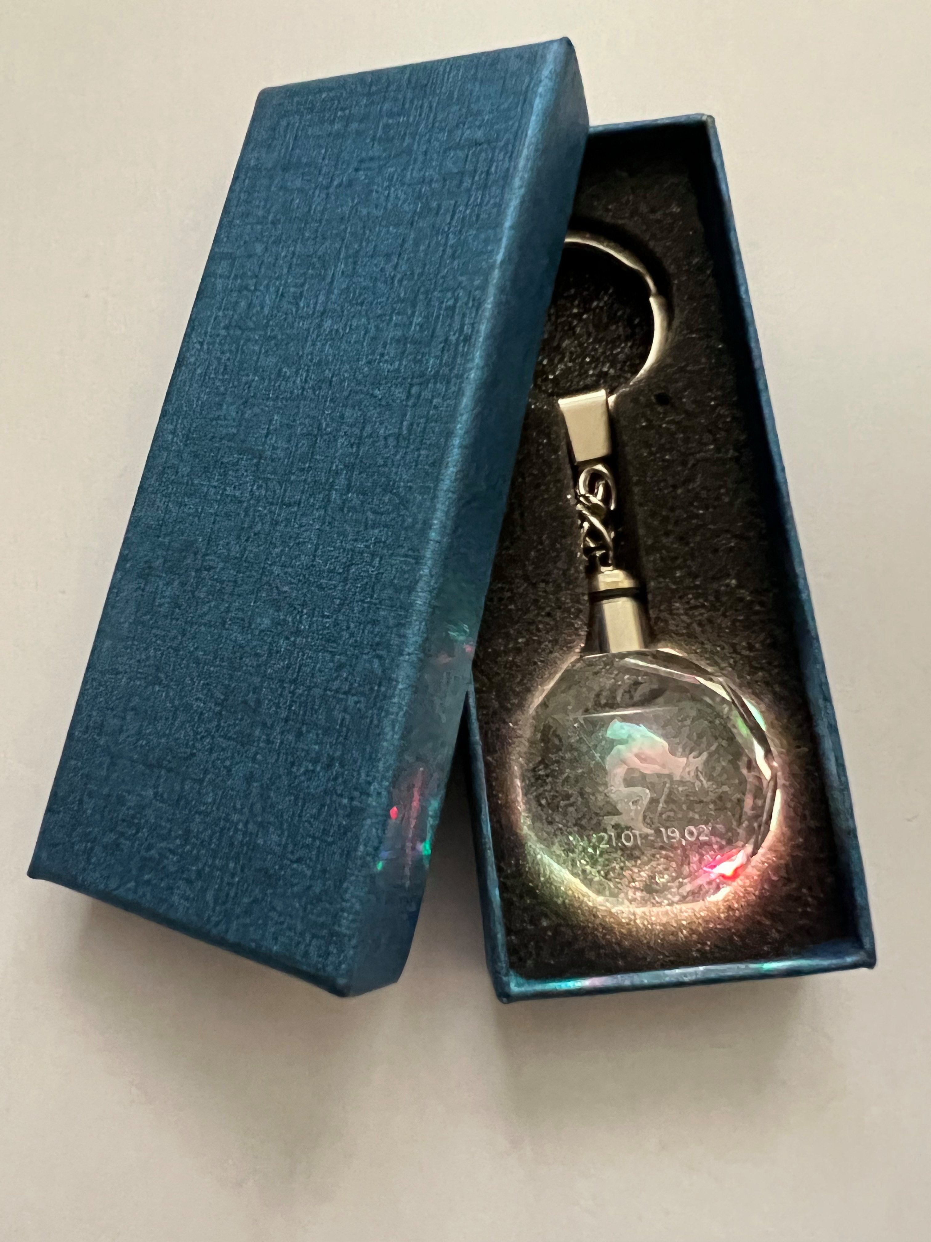 Stelby Schlüsselanhänger Sternzeichen Wassermann Multicolor Schlüsselanhänger mit Geschenkbox