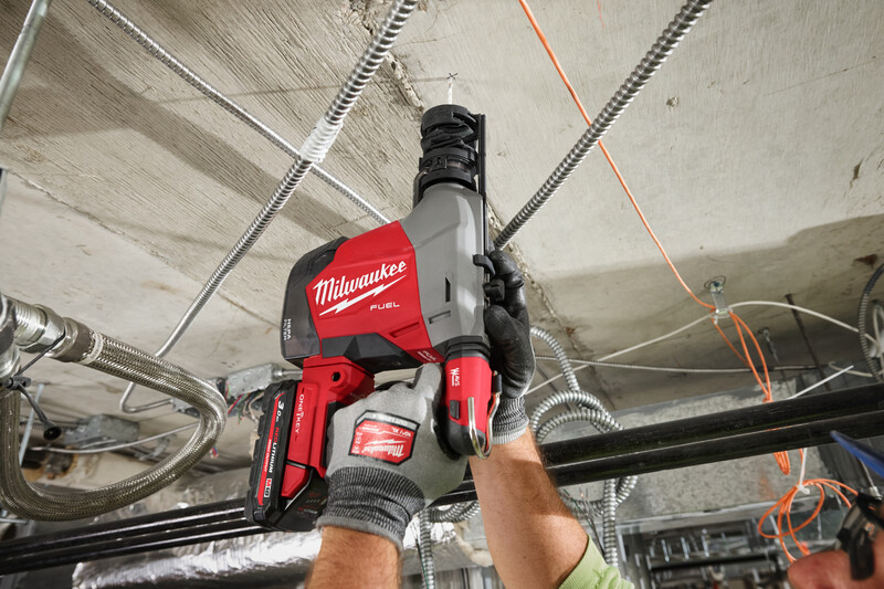 Milwaukee 4933493532 akkus ütvefúró-csavarozó Fuel 18V akkumulátorok és töltő nélkül, beépített porelszívással