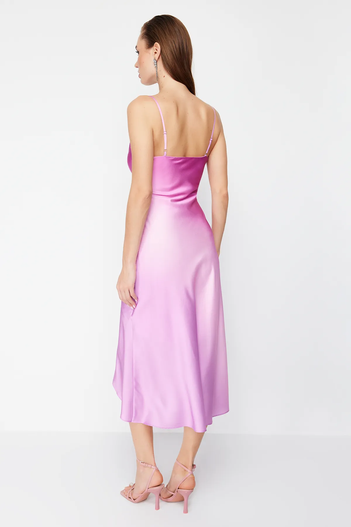 Trendyol Collection  Rosa-mehrfarbiges, gemustertes, gefüttertes Abendkleid aus Satin mit Farbverlauf TPRSS19BB0058