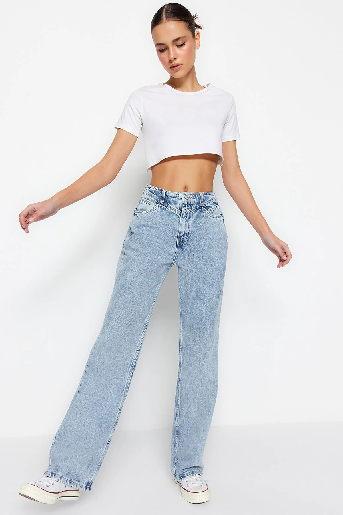 Trendyol Collection  Blaue Jeans mit hoher Taille und weitem Bein und Detail TWOSS21JE0385