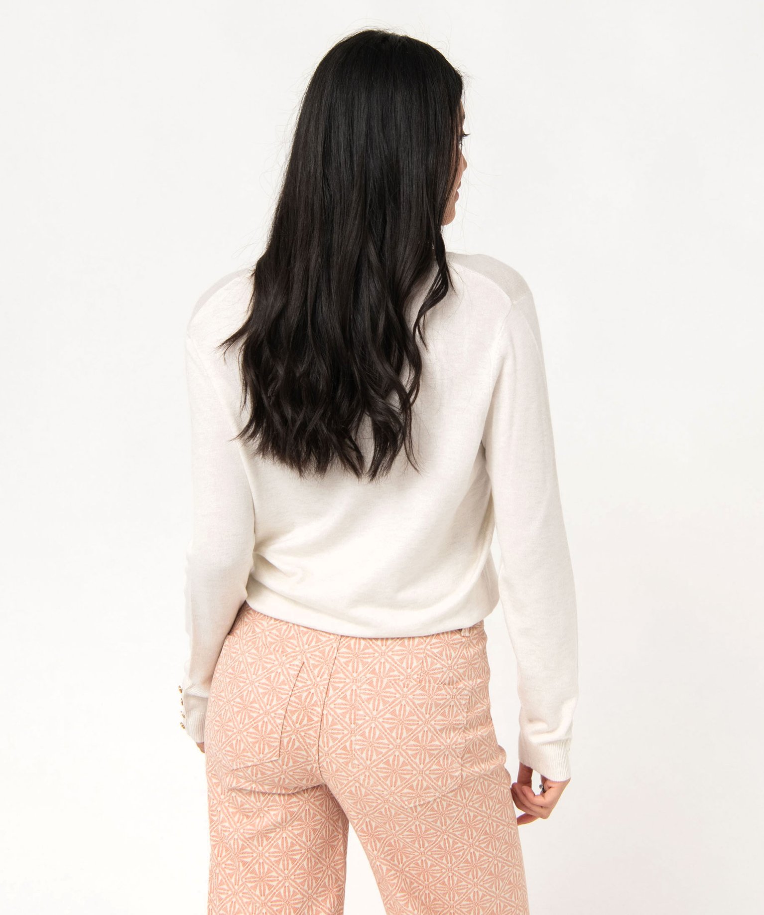 Pull en maille fine à col V et boutons fantaisie femme ecru | GEMO