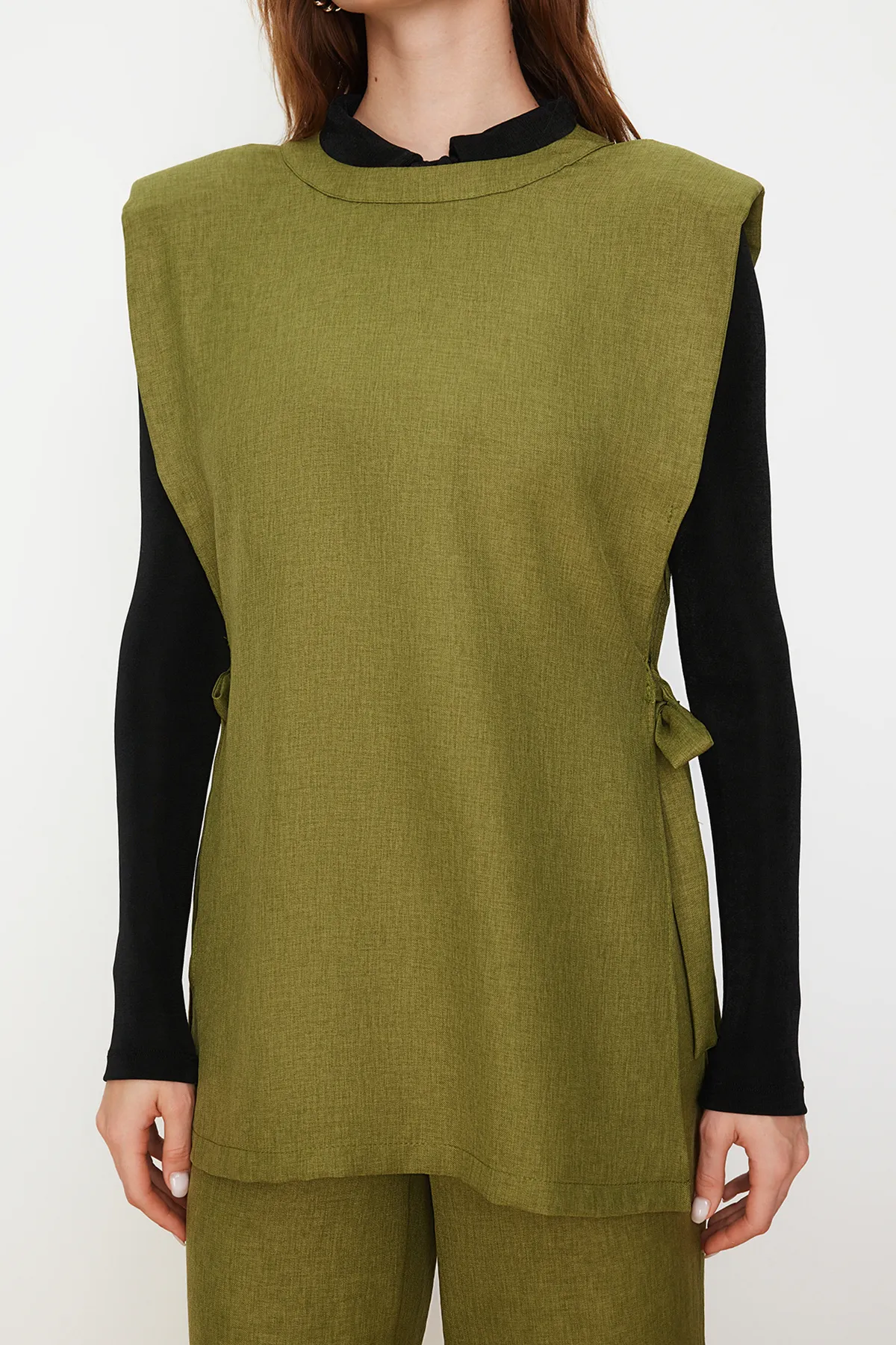 Trendyol Modest  Set aus gewebtem Unter- und Oberteil in Khaki-Leinenoptik mit seitlicher Bindung TCTSS24US0001