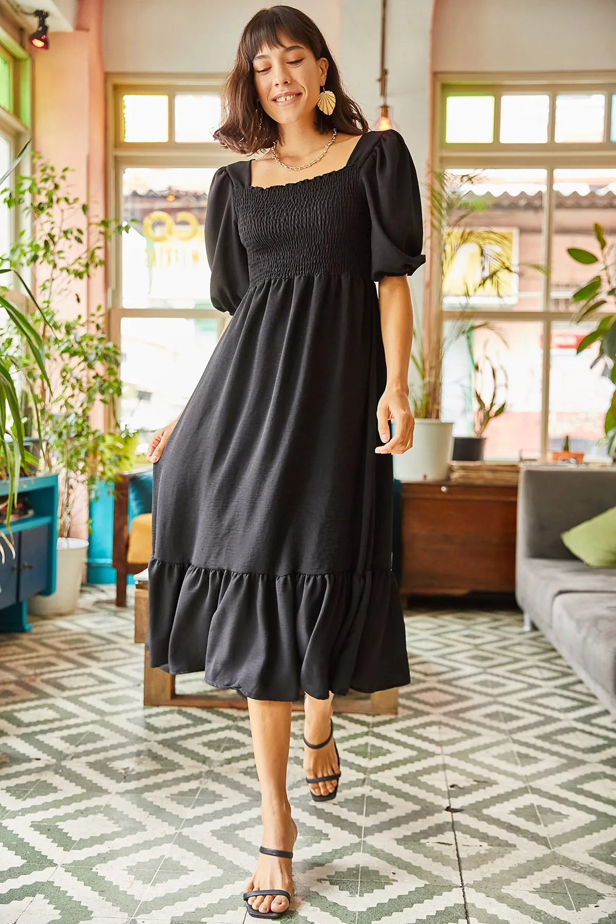 Olalook  Schwarzes Bodrum-Kleid mit quadratischem Gimped-Kragen für Damen ELB-19001557