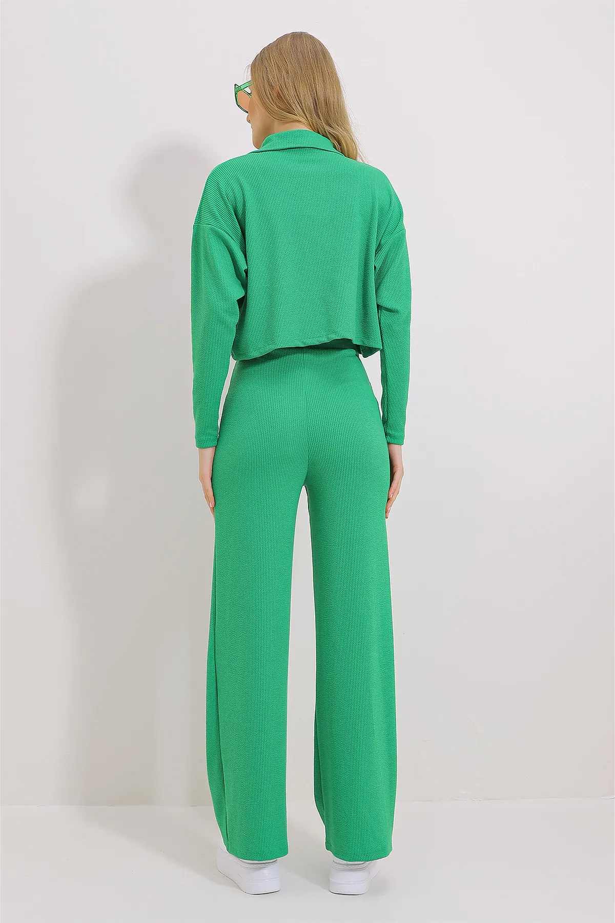 Trend Alaçatı Stili  Grünes Thessaloniki-Strick-Crop-Hemd und Grassy-Palazzo-Hose im Doppelset für Damen ALC-X11443