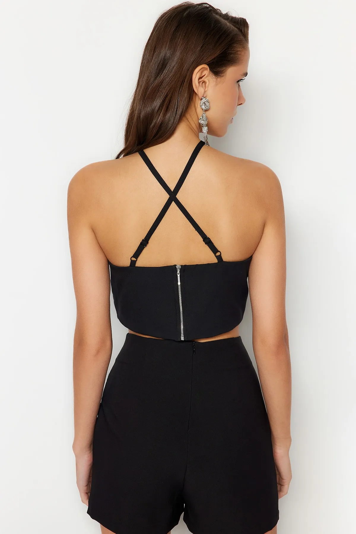 Trendyol Collection  Schwarzes, bauchfreies, gefüttertes Bustier aus Webstoff TPRSS23BS00037