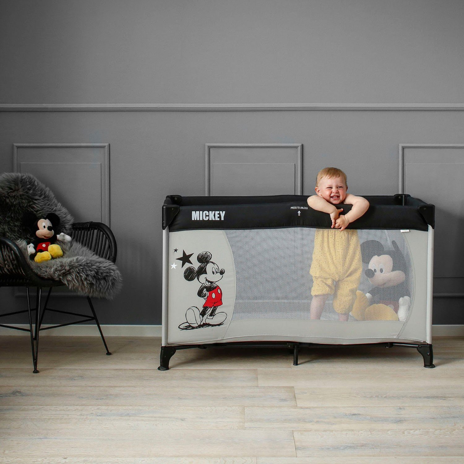 Hauck Baby-Reisebett Dream N Play - Mickey Stars, inkl. Transporttasche