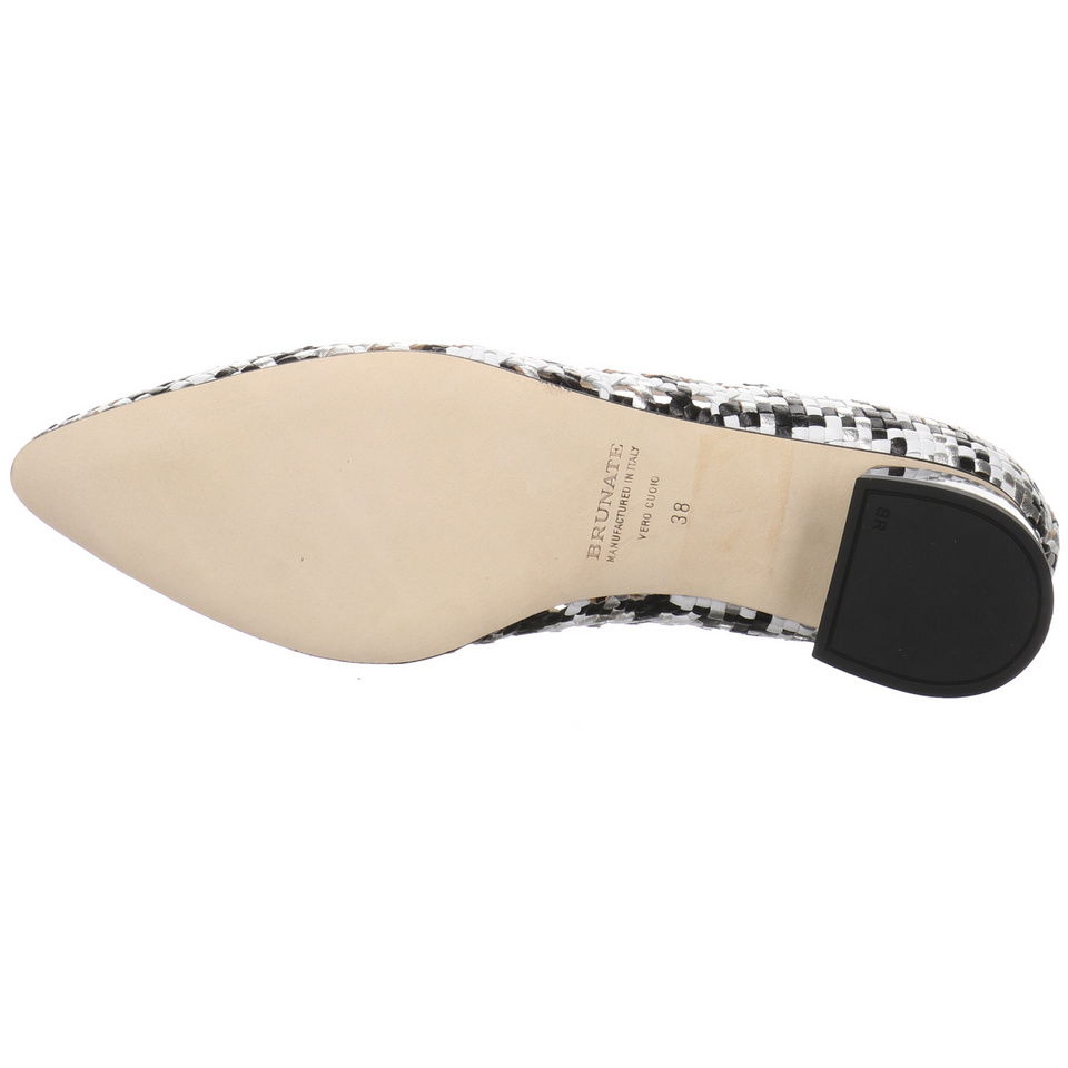 Brunate Pumps
