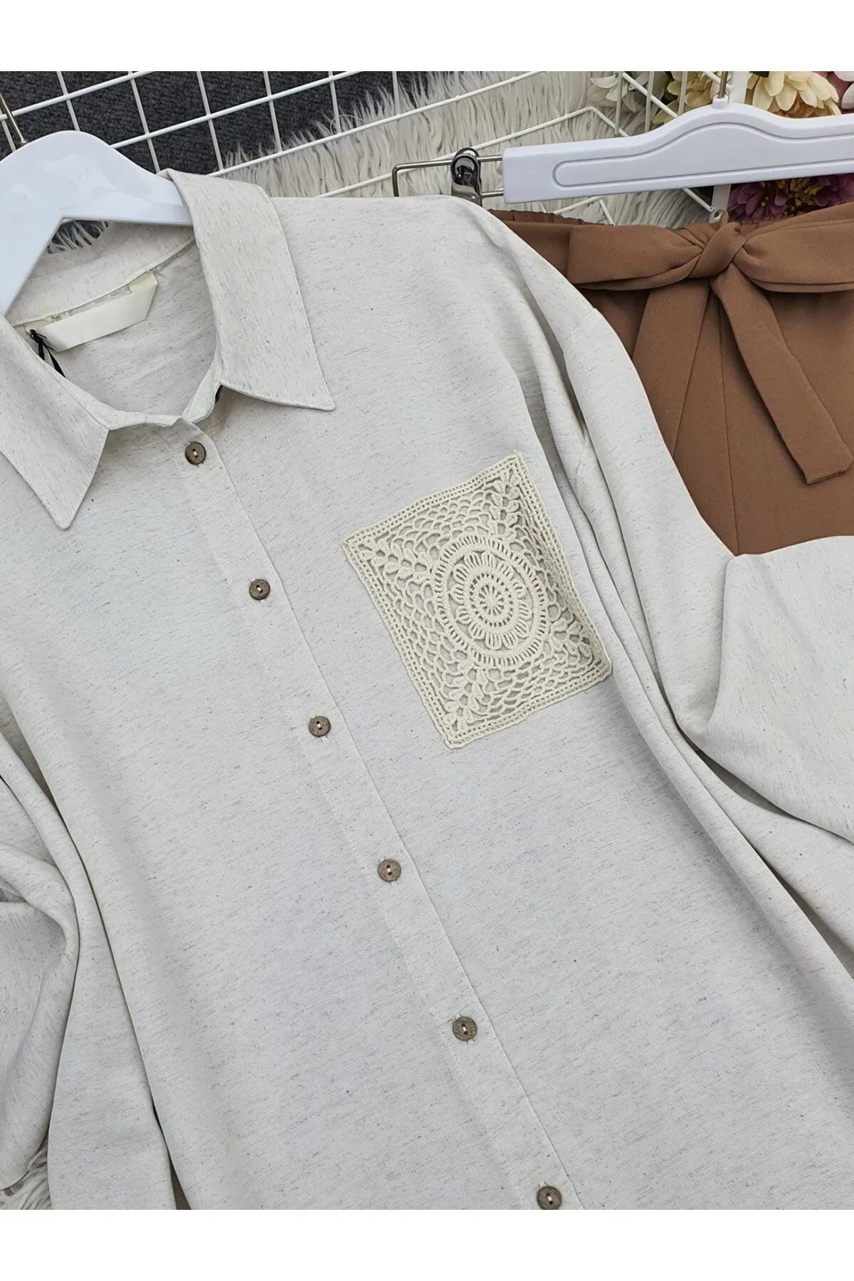 Modamorfo  Leinenhemd mit Taschendetail und Holzknöpfen