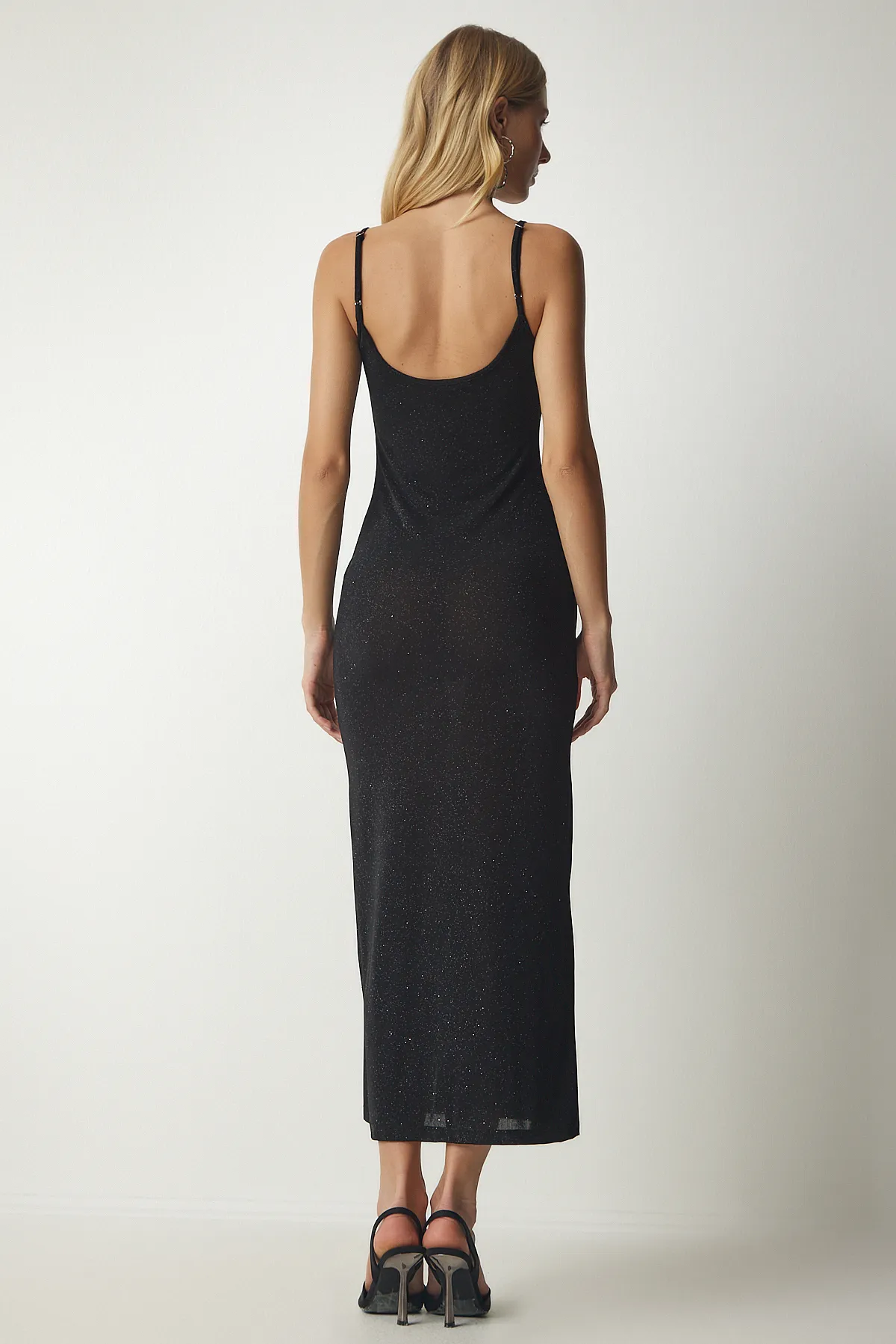 Happiness İstanbul  Elegantes Damenkleid mit schwarzen Trägern und Glitzer aus Saran UB00172