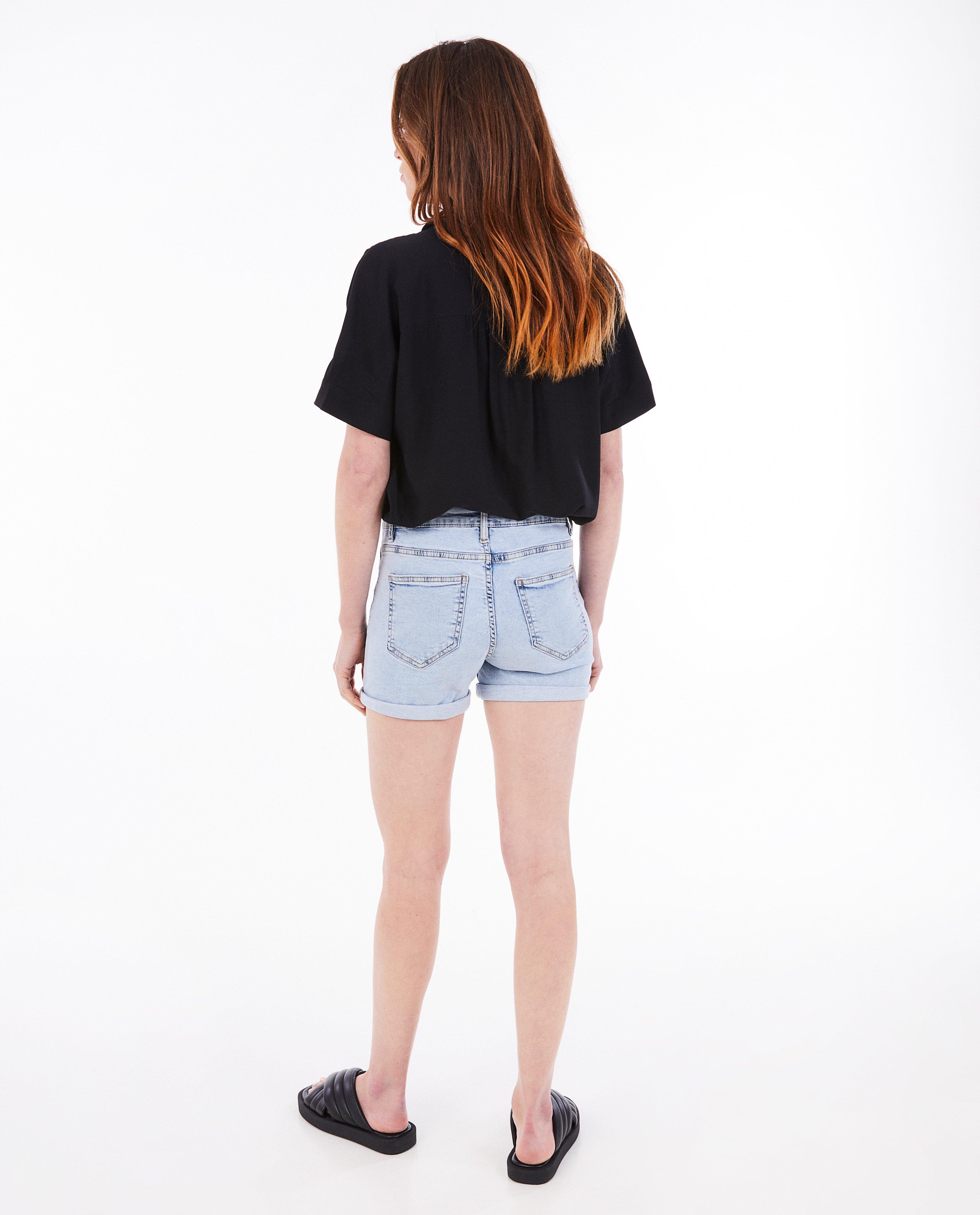 Pantaloni scurți din denim albastru deschis Sora, albastru deschis