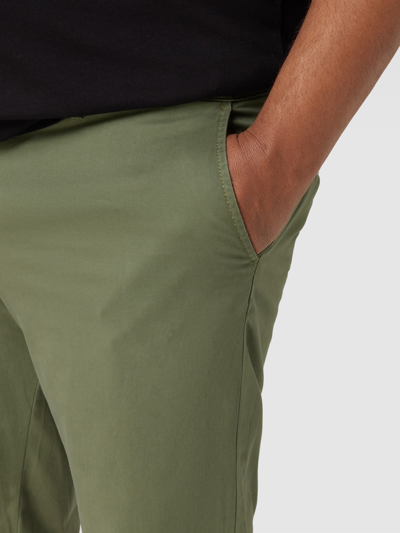 PLUS SIZE Chinoshorts mit fixierten Beinumschlägen Modell 'BOWIE' in olivgrün