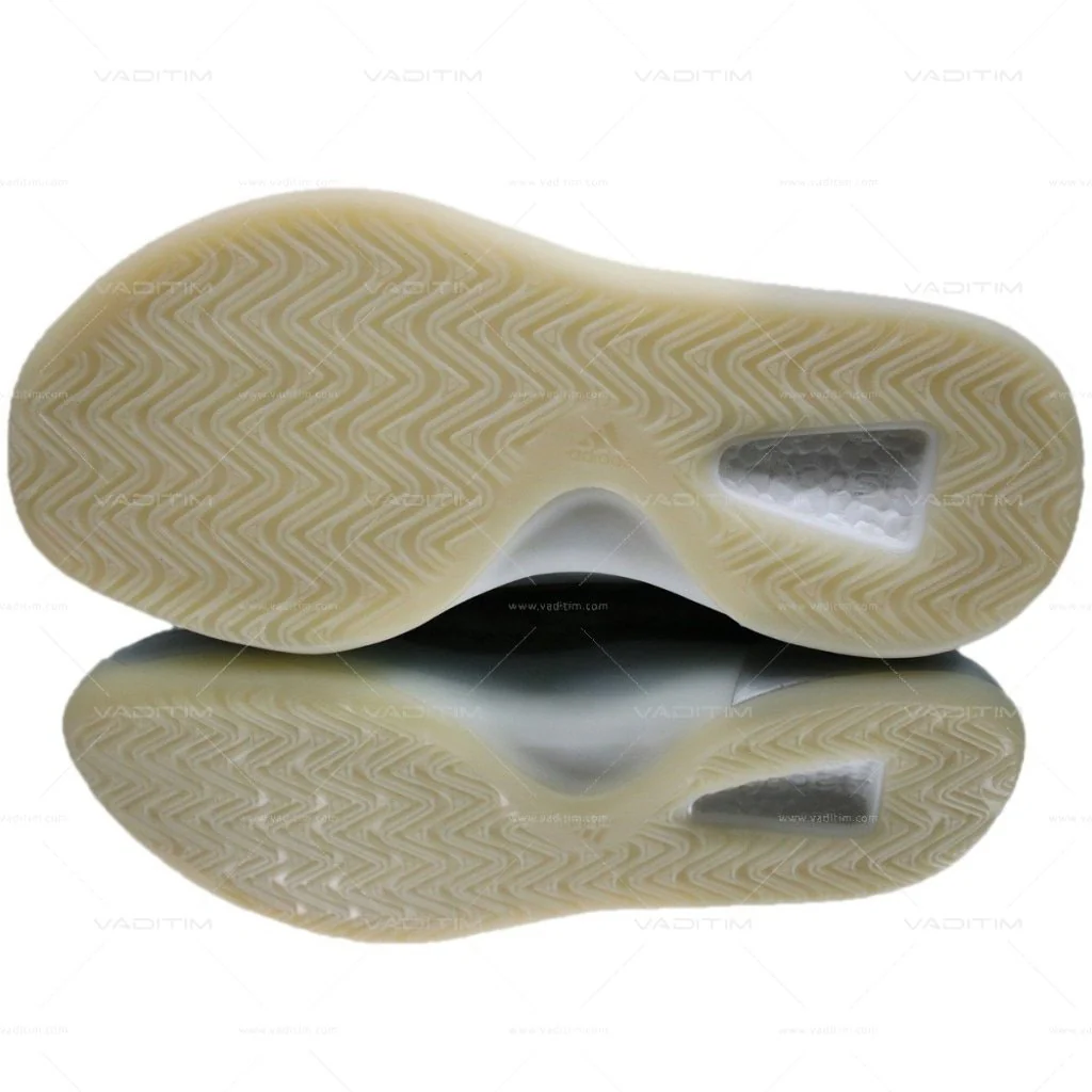 Yeezy QNTM Barium