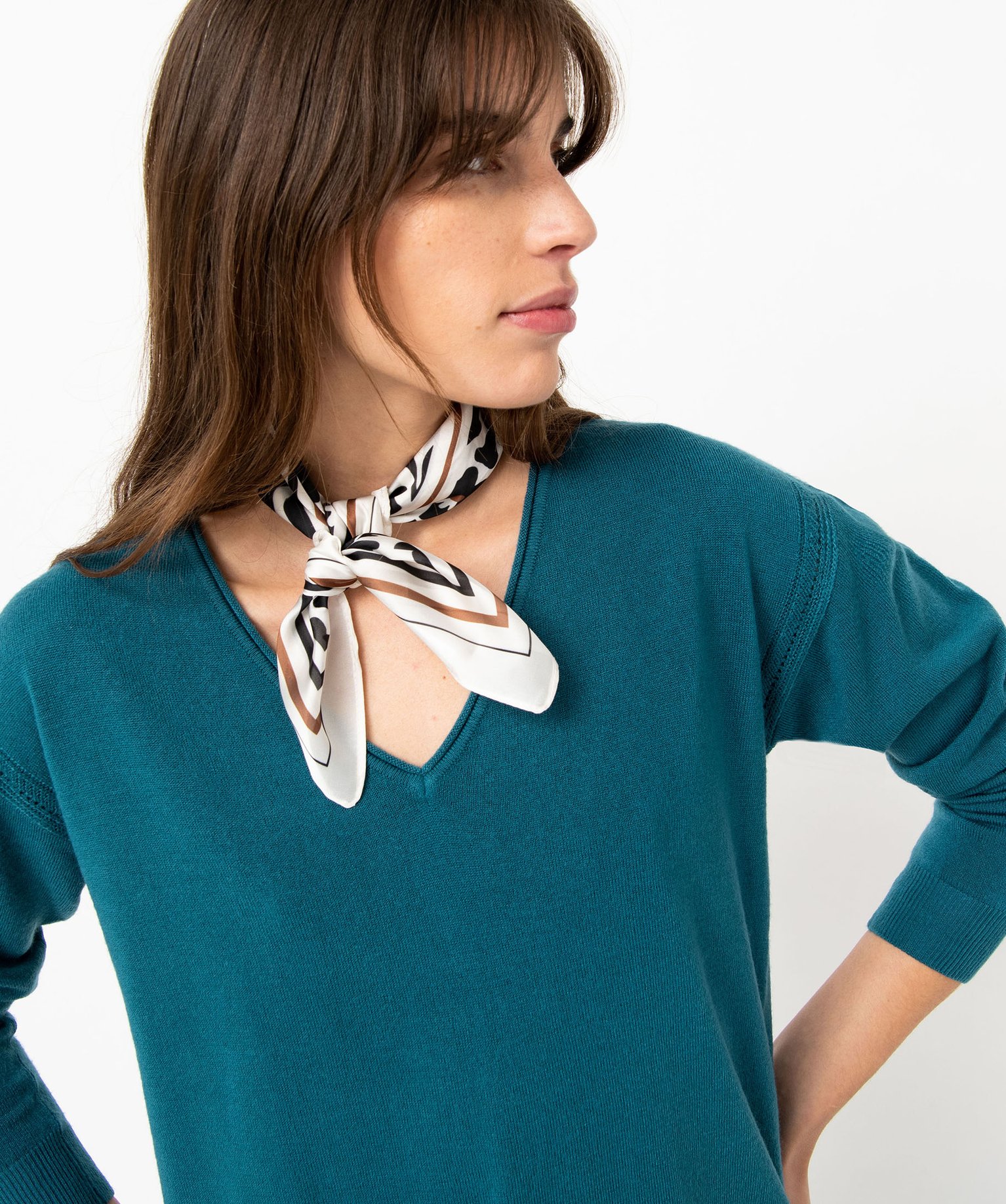 Pull femme en maille fine avec large col V bleu | GEMO