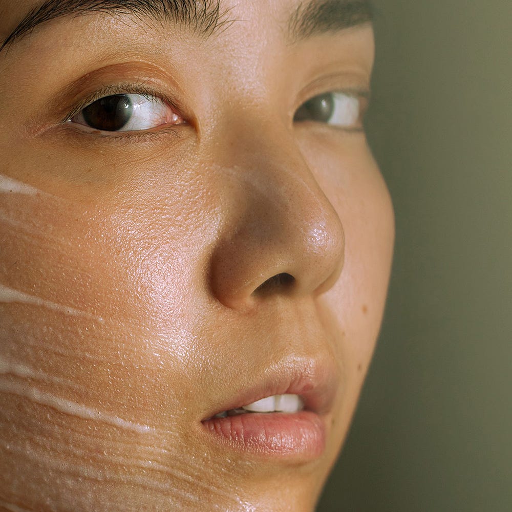 MÁDARA Aufhellende Peeling-Maske 60 ml