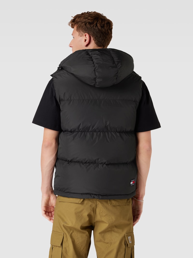 Steppweste mit Label-Patch Modell 'ALASKA' in schwarz