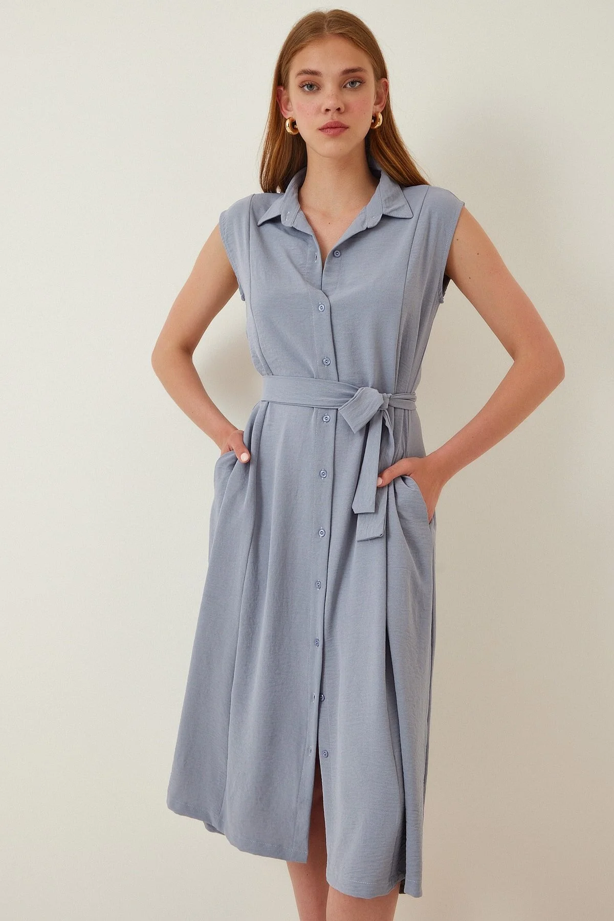 Happiness İstanbul  Graues Damen-Sommerhemdkleid aus Leinen-Viskose mit Gürtel DD00927