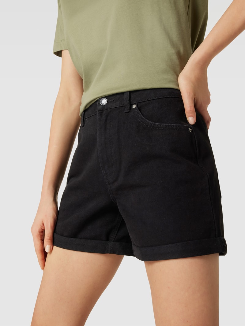 Jeansshorts mit fixierten Umschlägen Modell 'ZURI' in schwarz