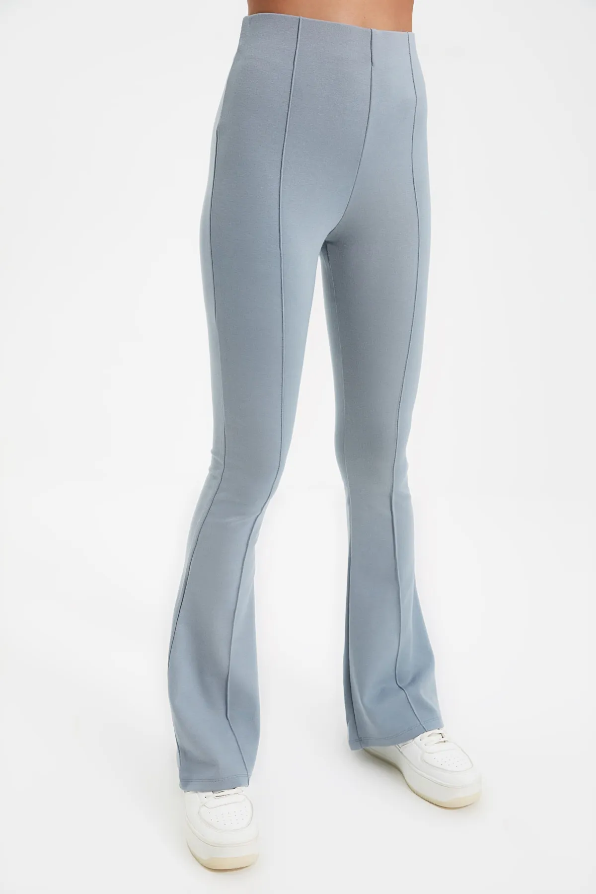 Trendyol Collection  Graue, gerippte, ausgestellte, elastische Hose mit spanischem Bein und hoher Taille, Strickhose TWOSS20PL0342