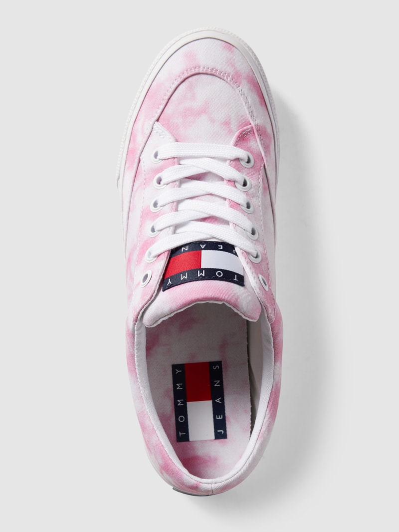 Sneaker im Batik-Look in rosa meliert