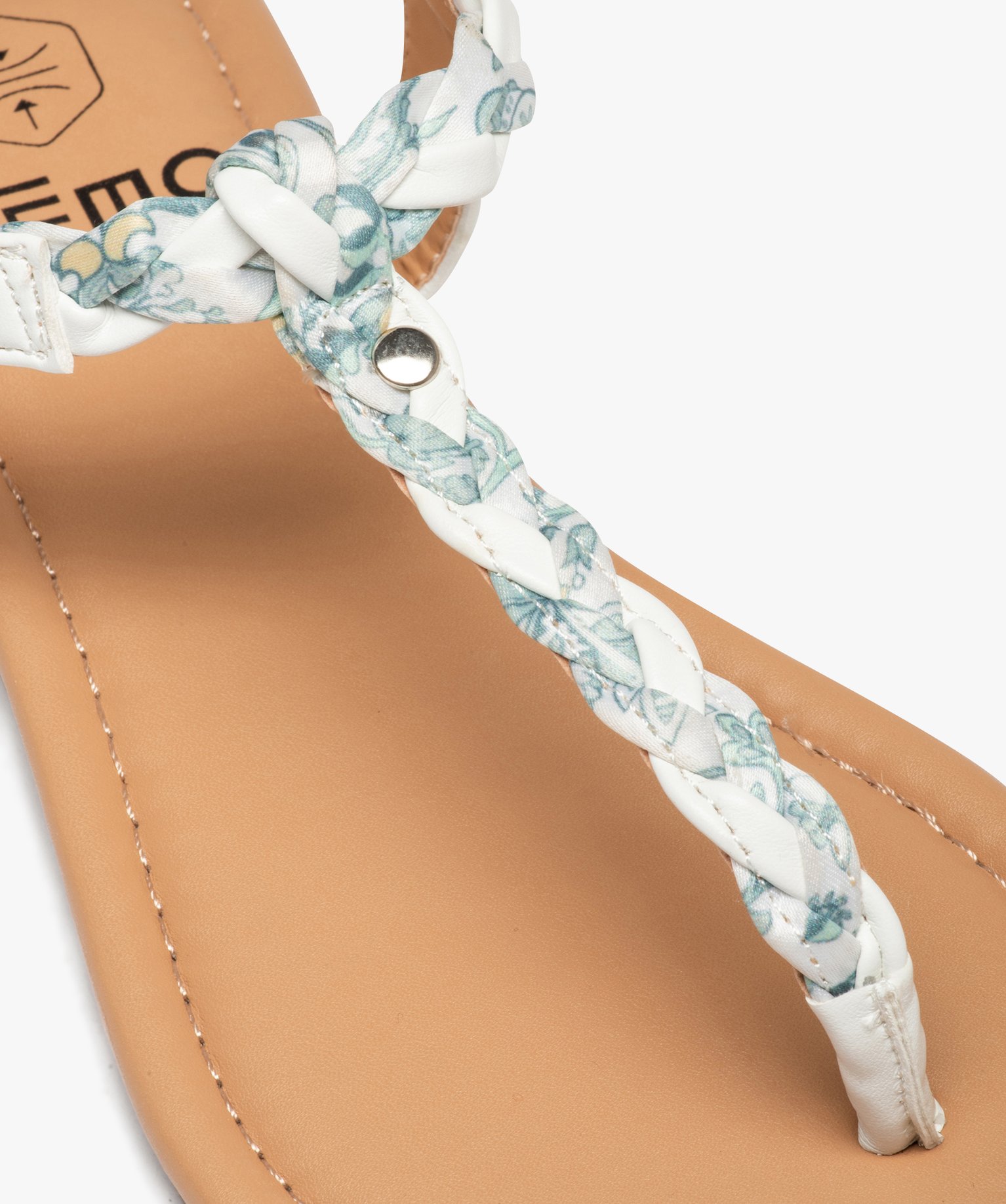 Sandales femme à talon plat et entre-doigts tressé blanc | GEMO
