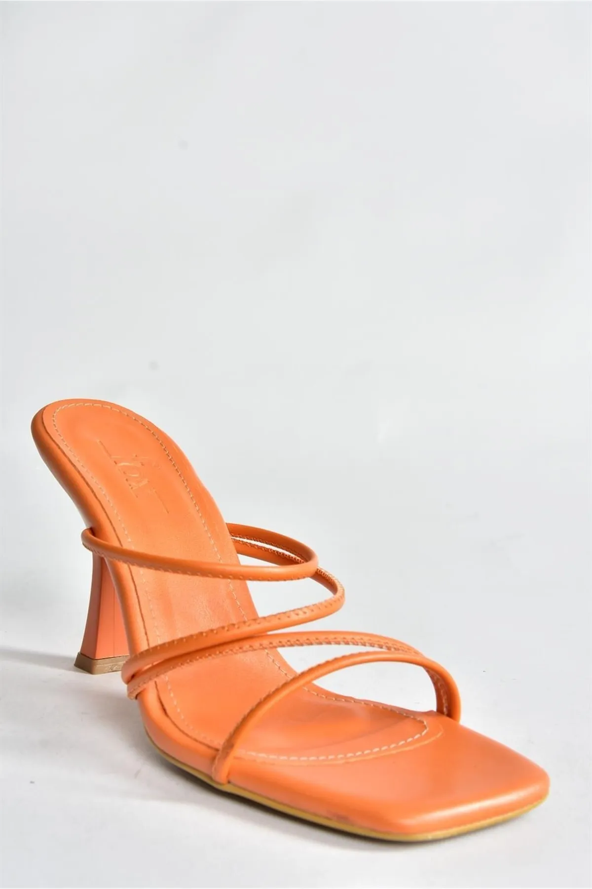 Fox Shoes  Orangefarbene Damenschuhe mit dicken Absätzen P590033909