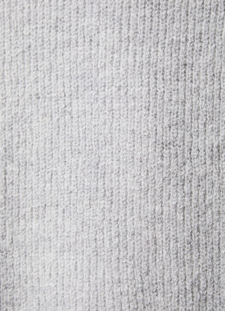 Șal OPUS Dorty cu o cusătură delicată, confecționată dintr-un amestec de lână de alpaca.