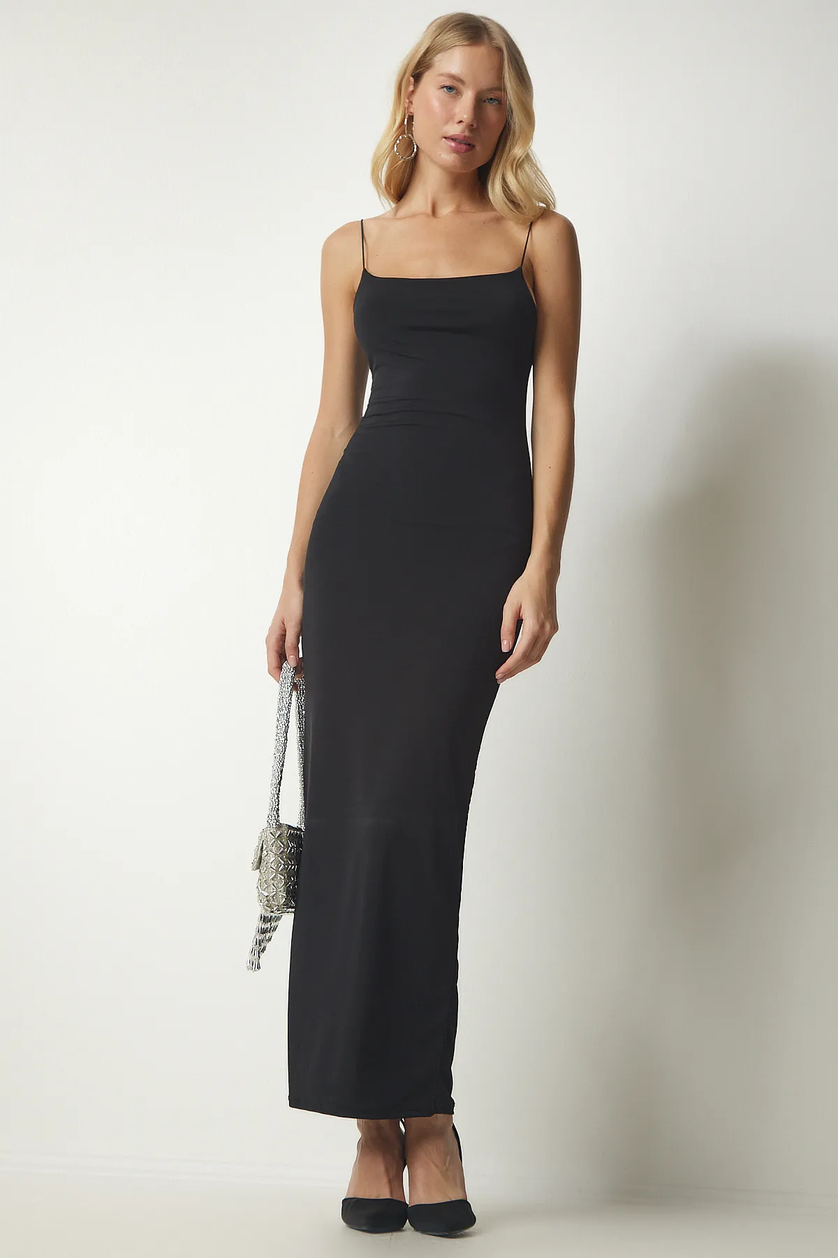 Happiness İstanbul  Schwarzes langes Sandy-Kleid mit Seilträgern für Damen YK00075
