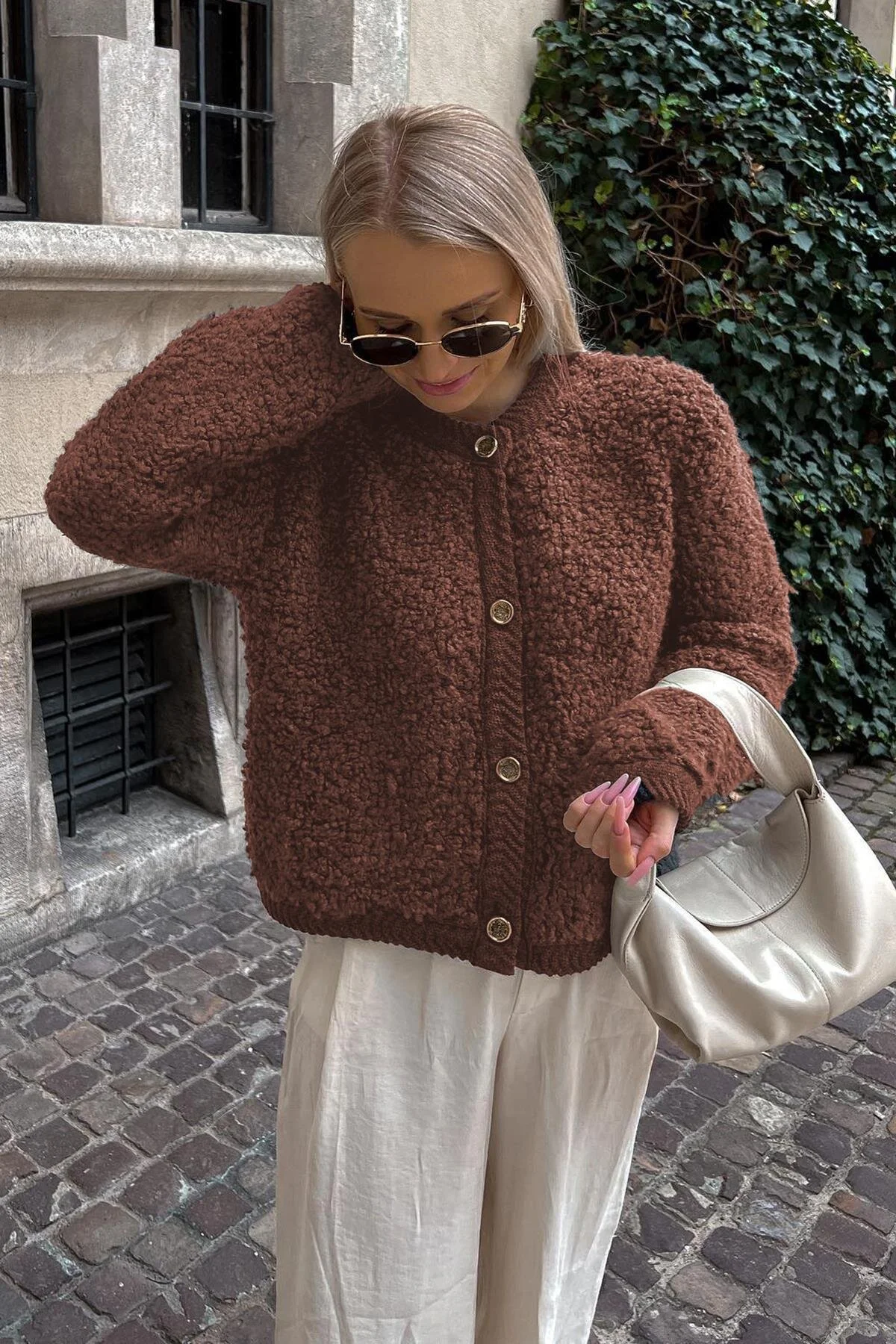Madmext  Brauner Bouclé-Strick-Cardigan mit Knöpfen MG1949