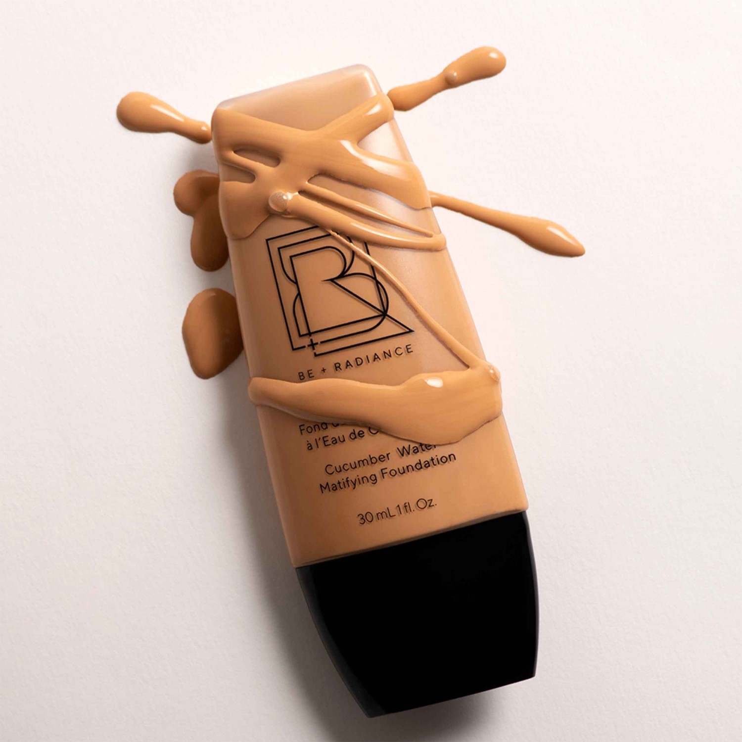Base de maquillaje matificante BE + Radiance con agua de pepino n.° 08