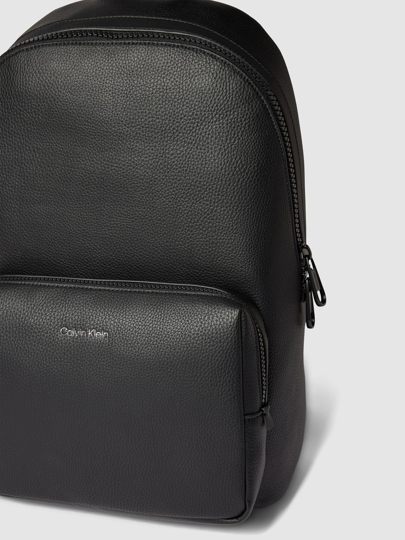 Rucksack mit Label-Details in schwarz