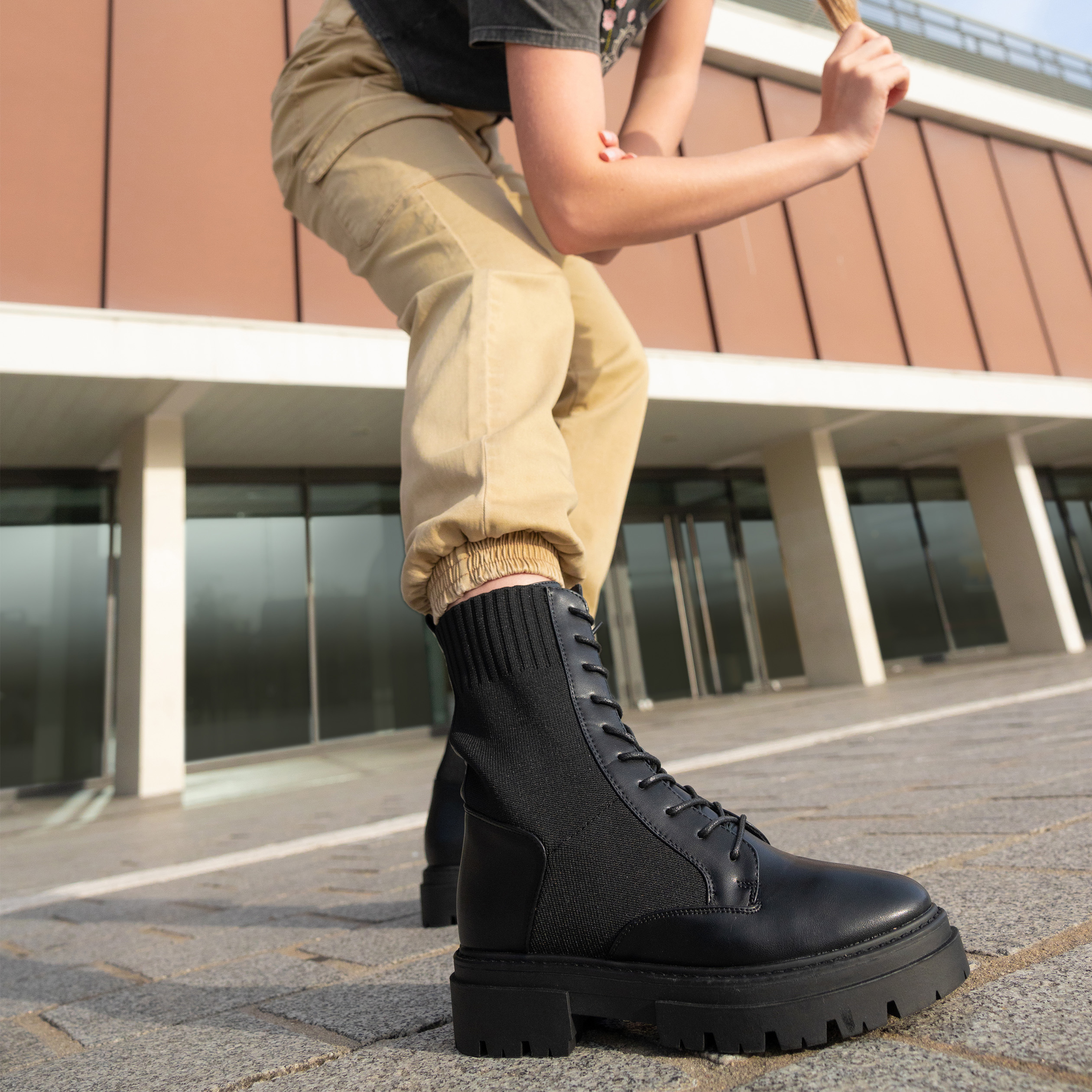 Bottines forme chaussette à lacets noir femme | La Halle