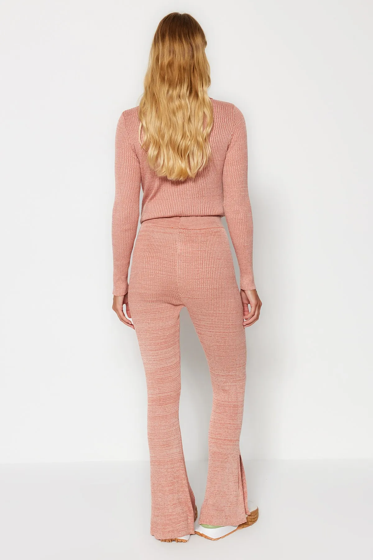 Trendyol Collection  Dusty Rose Strickhose mit ausgestelltem Bein TWOAW24PL00004