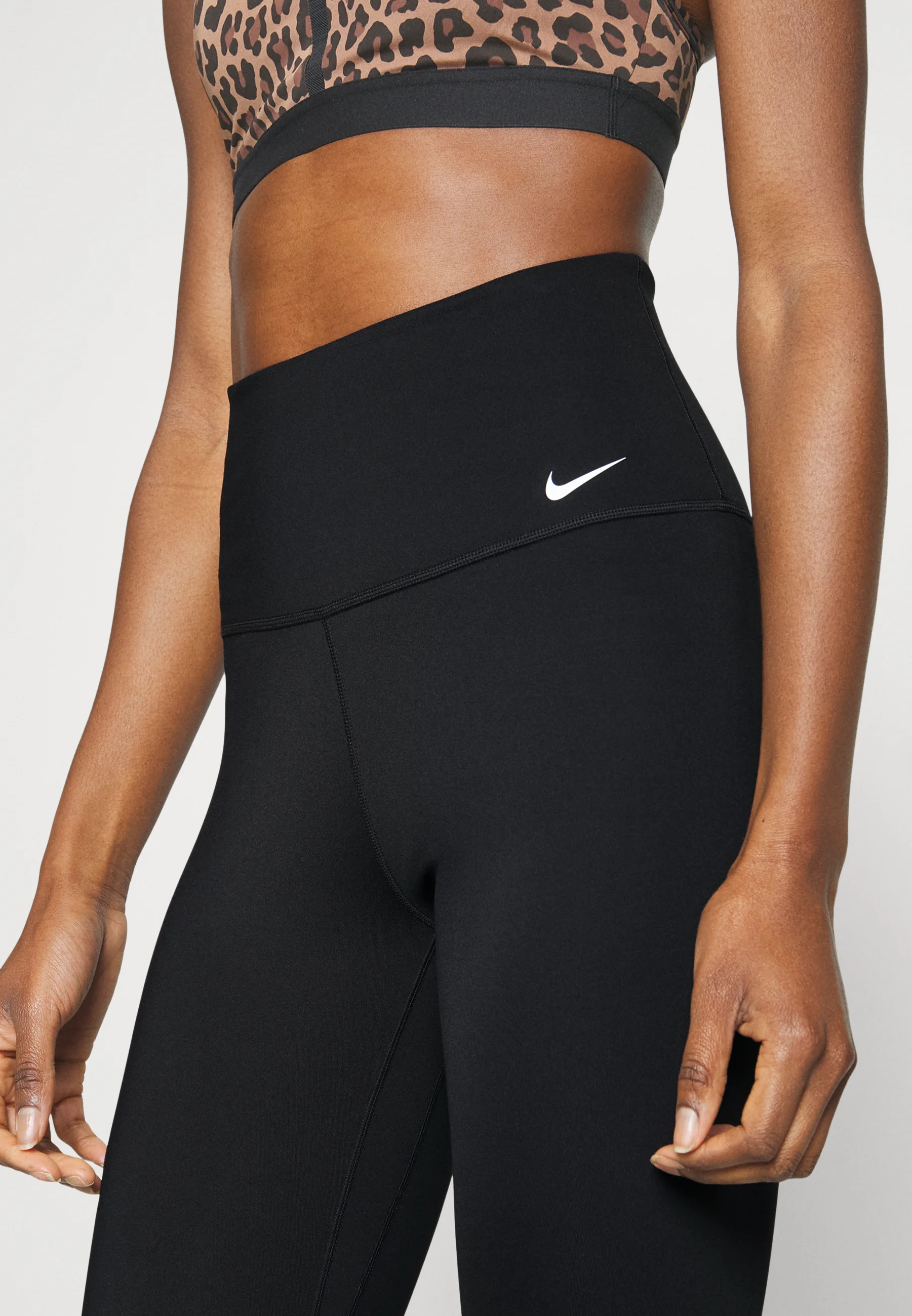 Pantalones cortos deportivos Nike Performance
