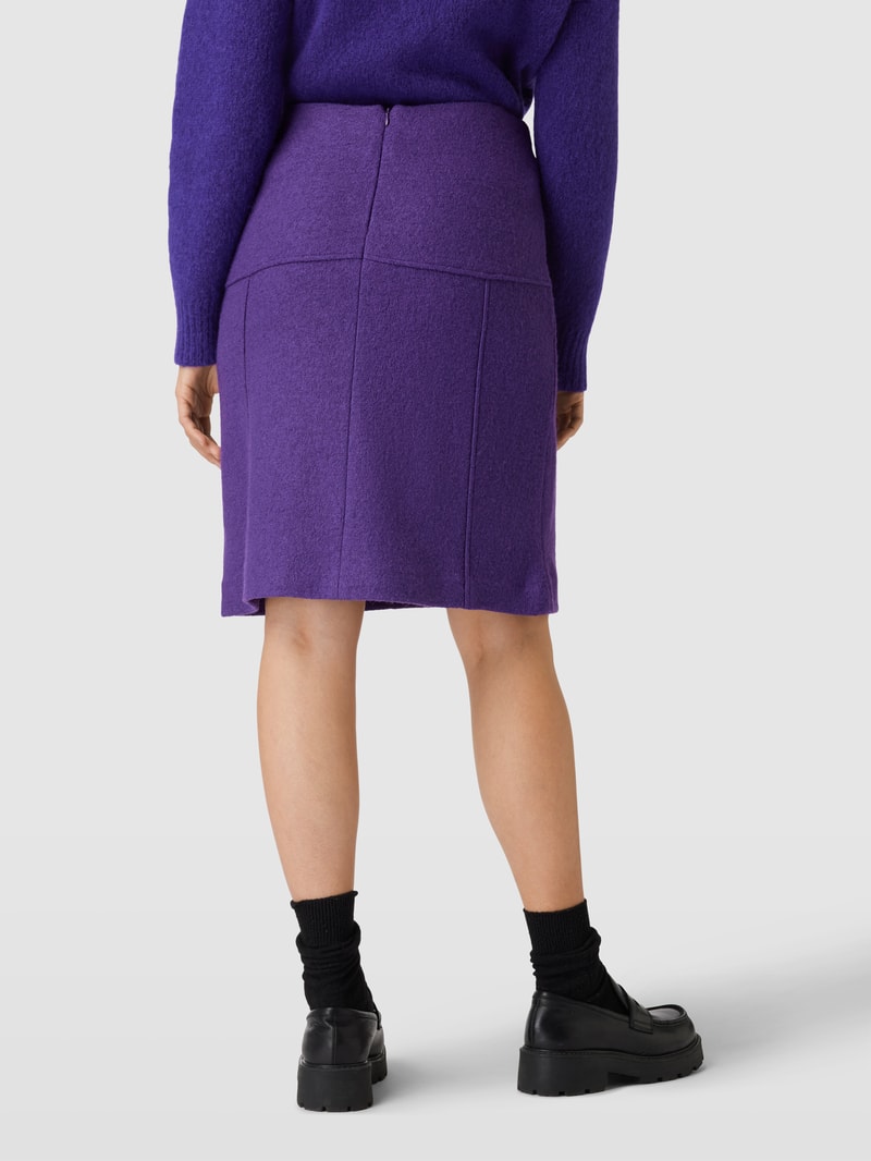 Knielanger Rock mit Zierknöpfen in purple