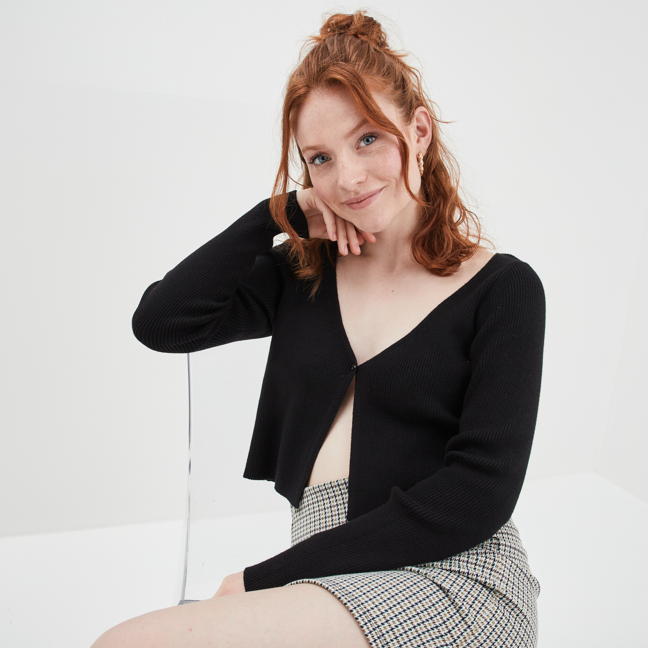 Gilet court manches longues col en V noir femme | La Halle