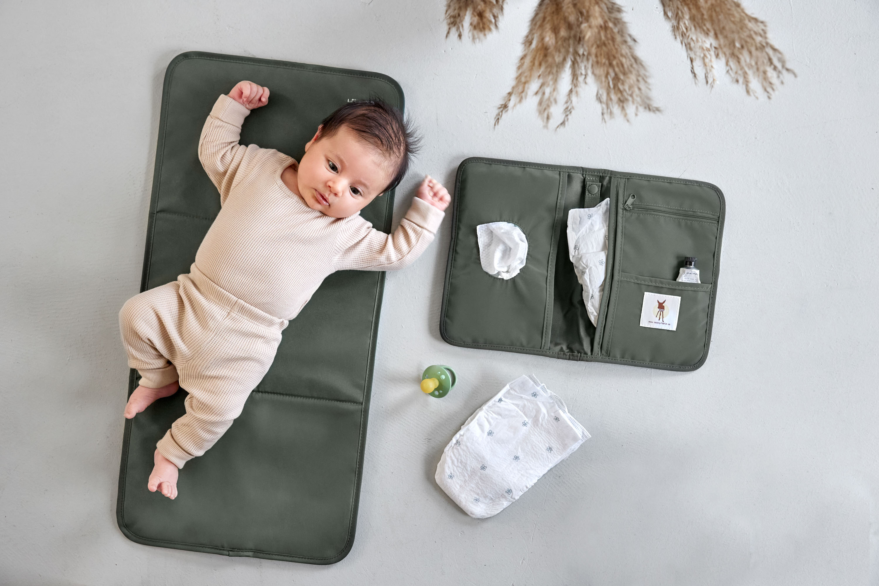 Windeltasche - kleine Wickeltasche, Olive