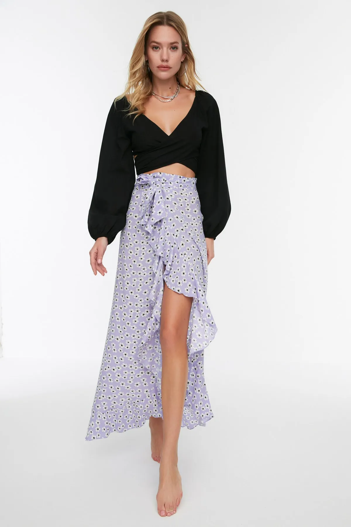 Trendyol Collection  Bunter Strandrock aus Viskose mit Blumenmuster und Schwungrad-Details TBESS19WV0004